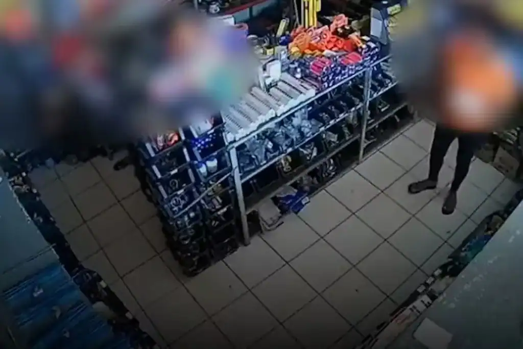Imagem de segurança registra momento do assalto a loja de material de construção em São Luís