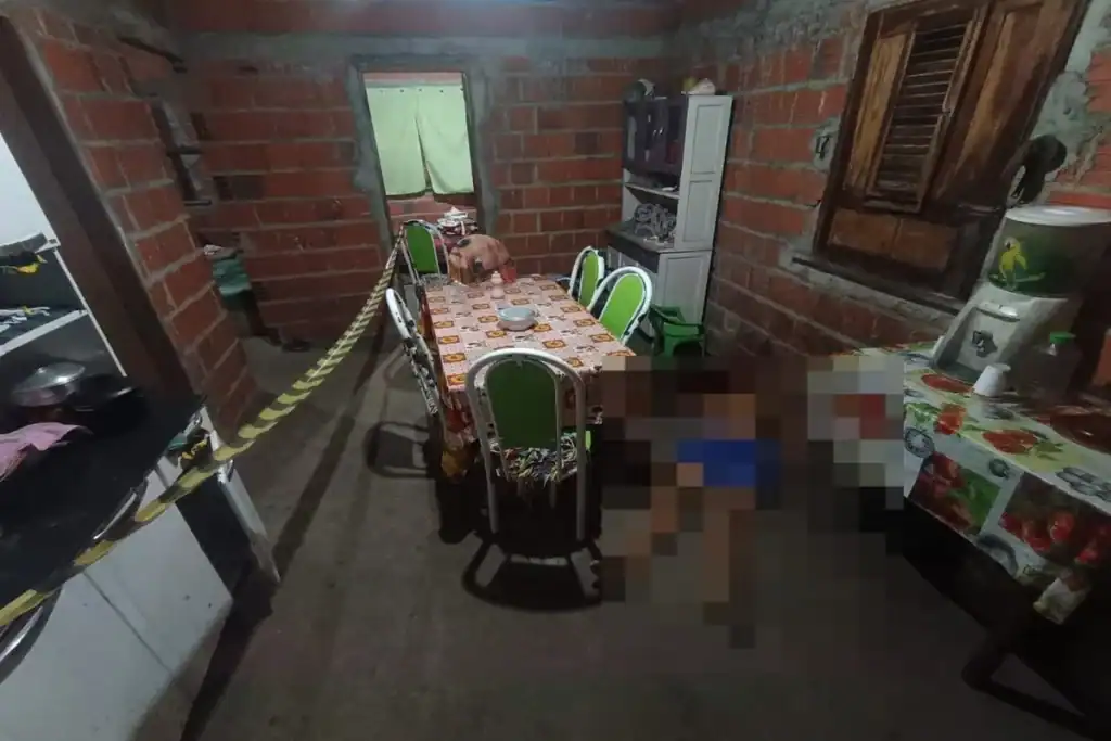 Polícia investiga a cena do crime no local onde Gelson foi morto