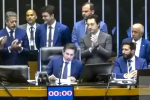 Parlamentares celebram aprovação da nova regra de Imposto de Renda