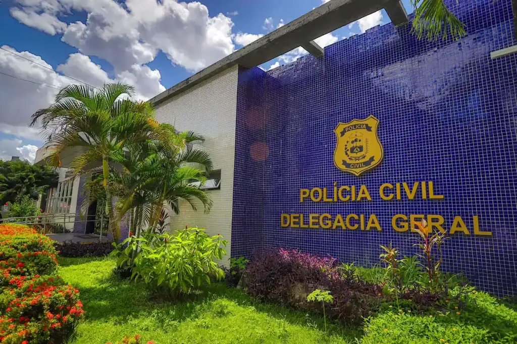 Fachada da Delegacia Geral da Polícia Civil no Piauí durante a operação