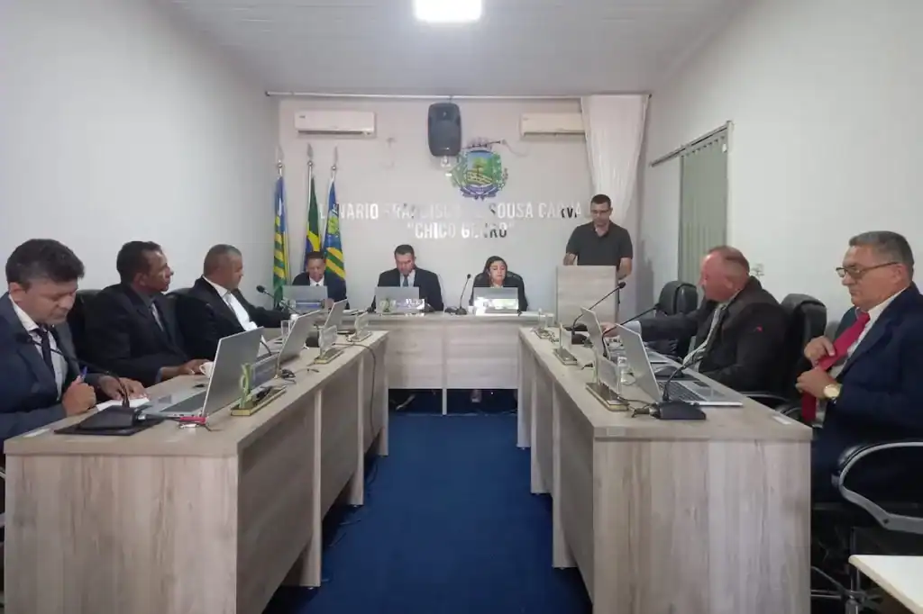 Vereadores da Câmara Municipal de Pajeú do Piauí reunidos durante a sessão.