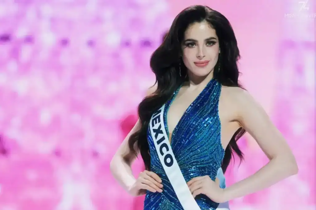 Foto da Miss México Fatima Bosch no palco do evento de beleza