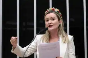 Foto da Deputada Federal Júlia Zanatta (PL/SC), autora do Projeto de Lei que altera a Maria da Penha.