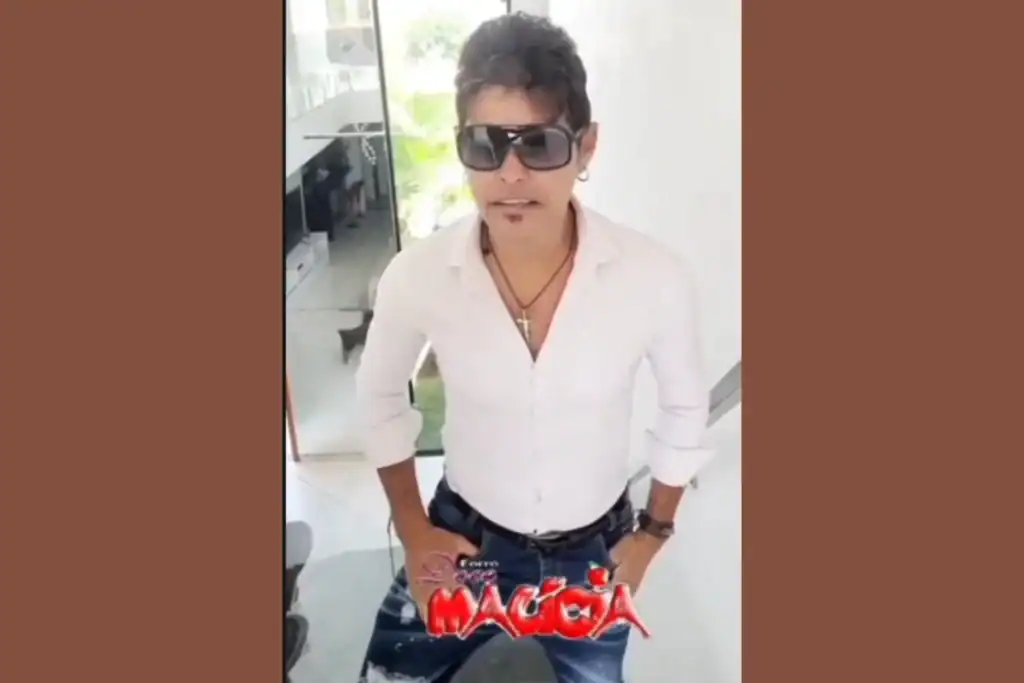 Banda Doce Malícia em performance no palco do Society Clube em Amarante (PI) durante evento de Natal