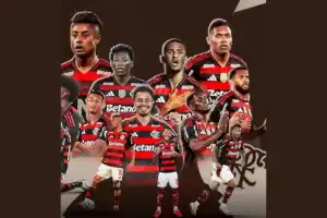 Montagem do time do Flamengo com De la Cruz, Arrascaeta e Varela em uniformes de jogo no Maracanã, no Rio de Janeiro.