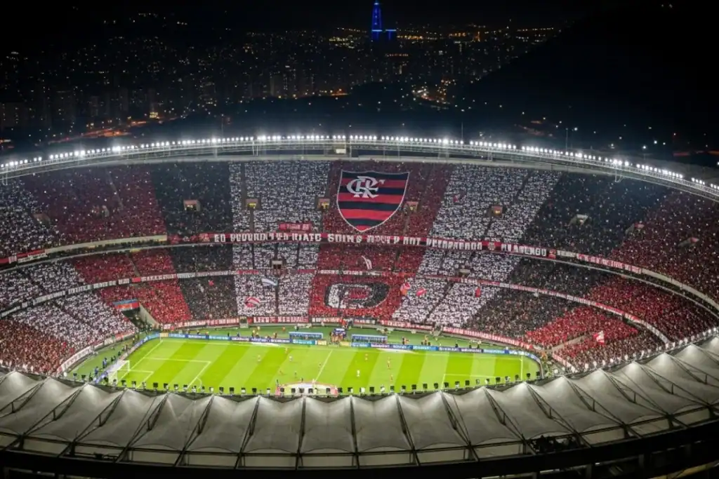Jogadores do Flamengo celebram vitória em campo, crucial para manter 4 pontos de vantagem na reta final do Brasileirão