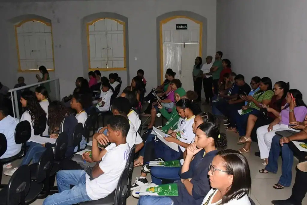 Representantes do CMDCA e secretarias de Amarante durante o Fórum Comunitário de articulação do Selo UNICEF.