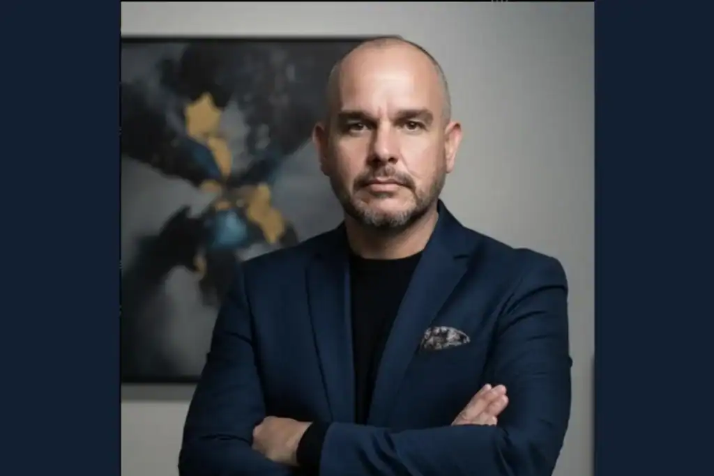 Foto de Guilherme Teixeira em Manaus, durante esclarecimento sobre as acusações.