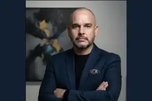 Foto de Guilherme Teixeira em Manaus, durante esclarecimento sobre as acusações.