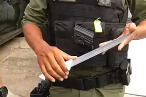 Faca peixeira usada por mulher para agredir pastor na igreja do Vamos Ver o Sol