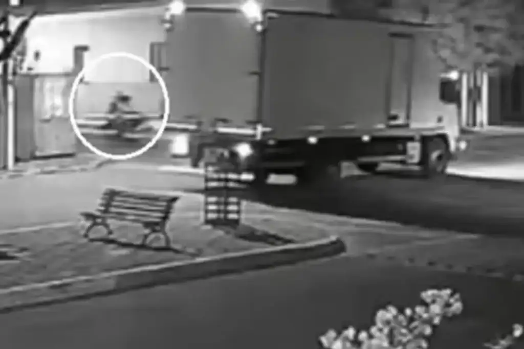 Local da colisão entre motocicleta e caminhão no cruzamento da Rua Antônio Martins, no centro de Ipu, Ceará