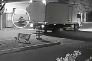 Local da colisão entre motocicleta e caminhão no cruzamento da Rua Antônio Martins, no centro de Ipu, Ceará