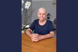 Foto recente de Roseana Sarney durante tratamento contra câncer.