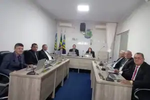 vereadores durante sessão ordinária em Pajeú do Piauí