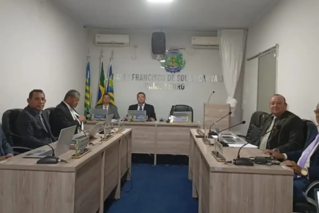 Vereadores e Presidente da Câmara reunidos no Plenário Vereador Francisco de Sousa Carvalho, em Pajeú do Piauí.