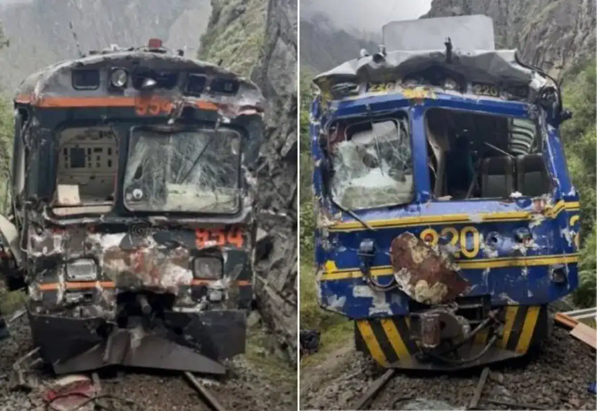 Trens colididos na ferrovia de Machu Picchu, Peru, com equipes de resgate e destroços visíveis.