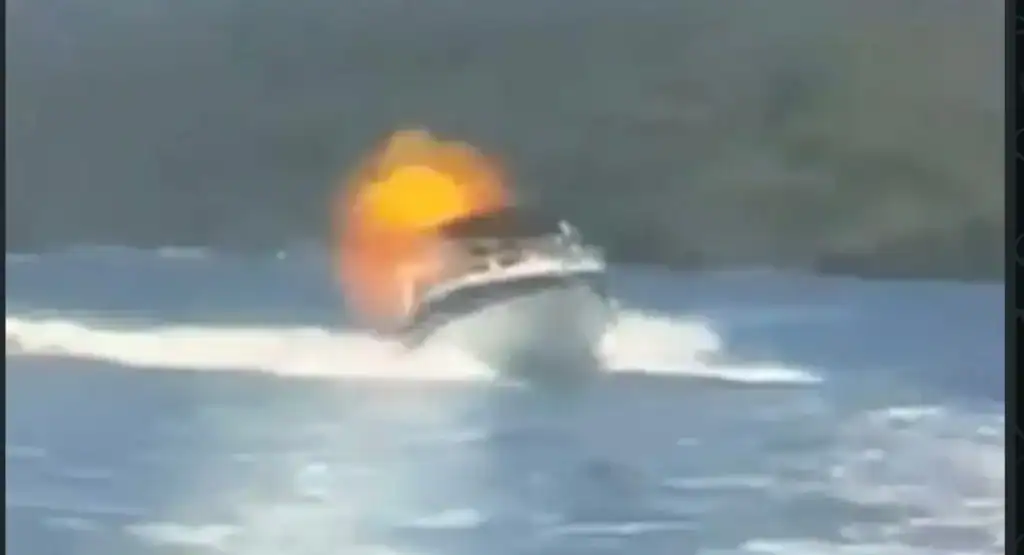 Equipes de resgate do Corpo de Bombeiros e Marinha atendem vítimas e isolam lancha danificada após explosão em lago