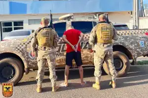 Agentes de segurança detêm homem que violou condições de saída temporária