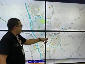 Tela do aplicativo Waze exibindo alerta de interdição de via e rota alternativa, simbolizando a parceria com a Defesa Civil do Piauí para segurança viária e prevenção de riscos.