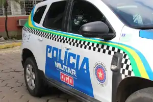 Viaturas da Polícia Militar em diligências no bairro Nova Brasília, Água Branca, após tentativa de homicídio a tiros.