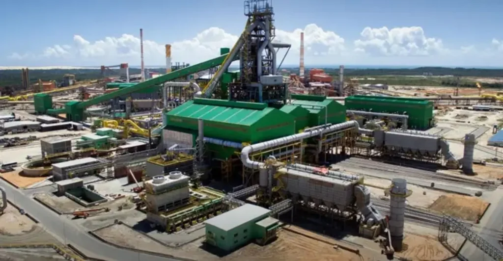 Documentos de processo de falência da Posco Brasil com menção a dívidas bilionárias