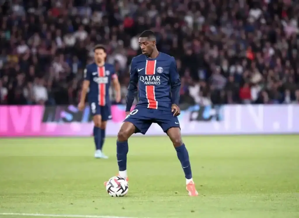 Ousmane Dembélé, atacante do PSG, comemora gol contra o Lille no Campeonato Francês.