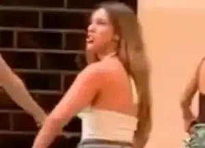 Advogada Agostina Paez, investigada por racismo, com passaporte apreendido e tornozeleira eletrônica.