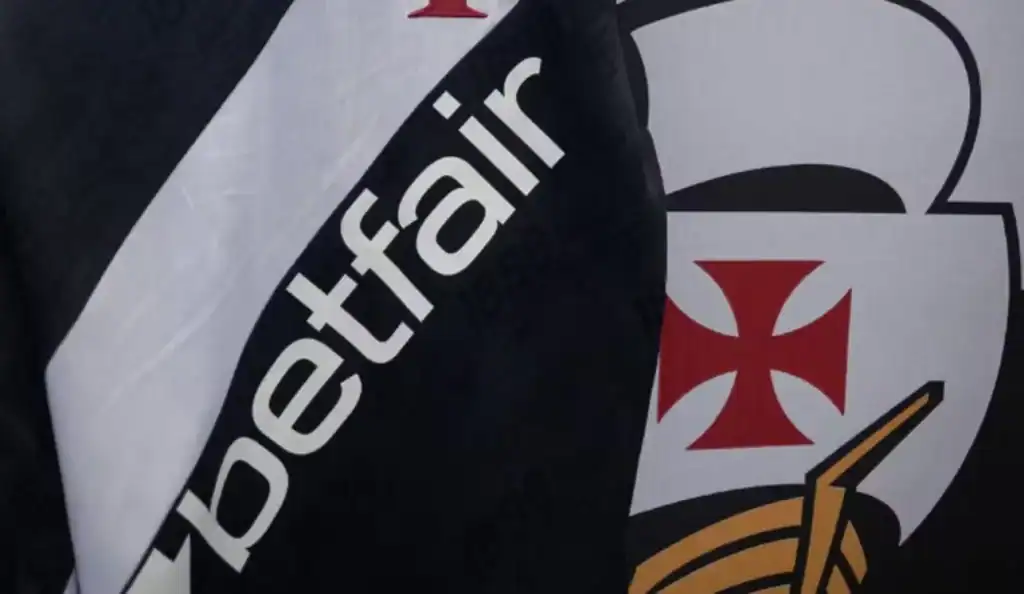 Camisa do Vasco da Gama com espaço vazio para o patrocinador máster