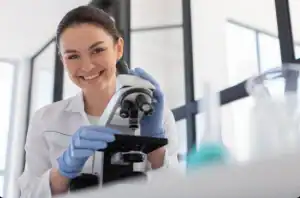 Profissional em biomedicina