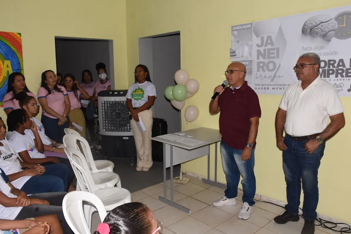 Adolescentes participam de palestra sobre saúde mental e mudanças climáticas promovida pelo NUCA em Amarante.
