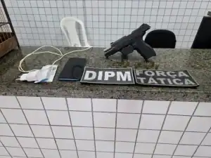 Policiais militares da PMPI prendem homem em Parnaíba por porte ilegal de arma e crimes ambientais.