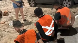 Policiais civis exibem aparelho 'Chapolin' e objetos furtados de veículos em Parnaíba.