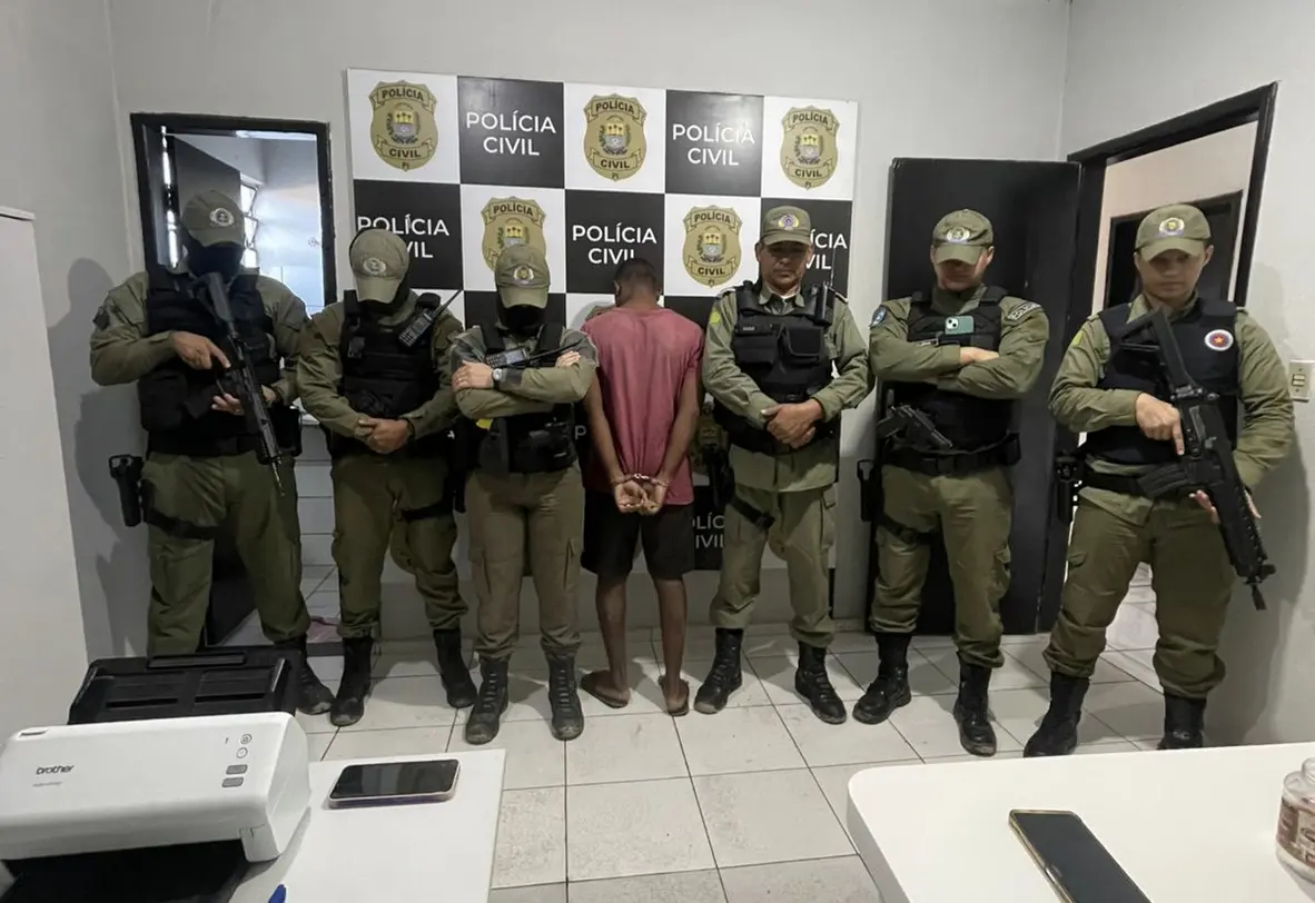 Policiais militares e civis prendem 'Negueba', líder de organização criminosa, em Nossa Senhora dos Remédios, Piauí.