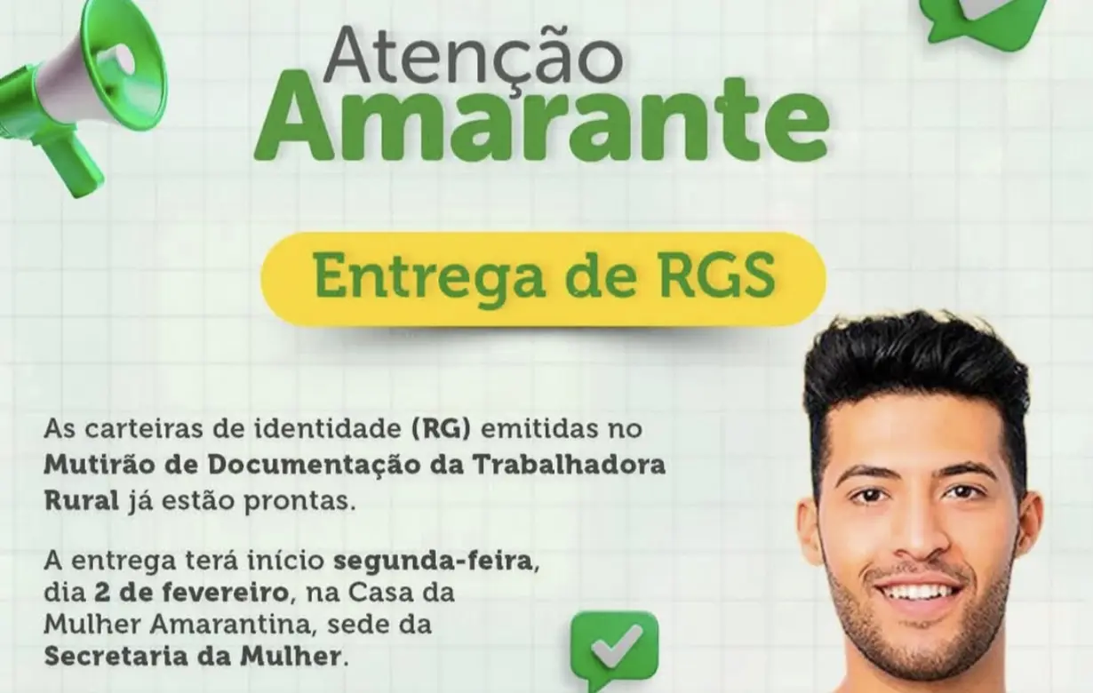 Carteira de identidade (RG) sendo entregue a beneficiário do Mutirão da Trabalhadora Rural em Amarante, Piauí