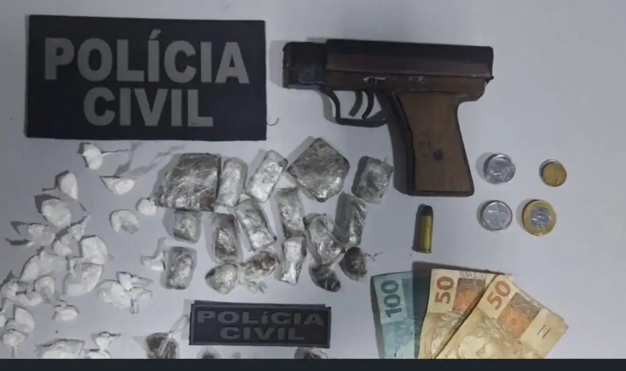 Maconha, cocaína, arma de fogo, munição e dinheiro apreendidos pela Polícia Civil em Água Branca.