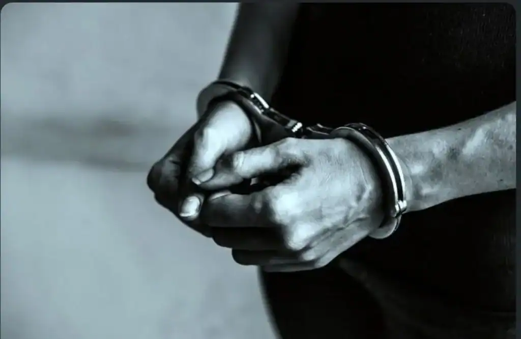 Agentes da Polícia Civil do Piauí em operação, representando as prisões por Lei Maria da Penha e homicídio.