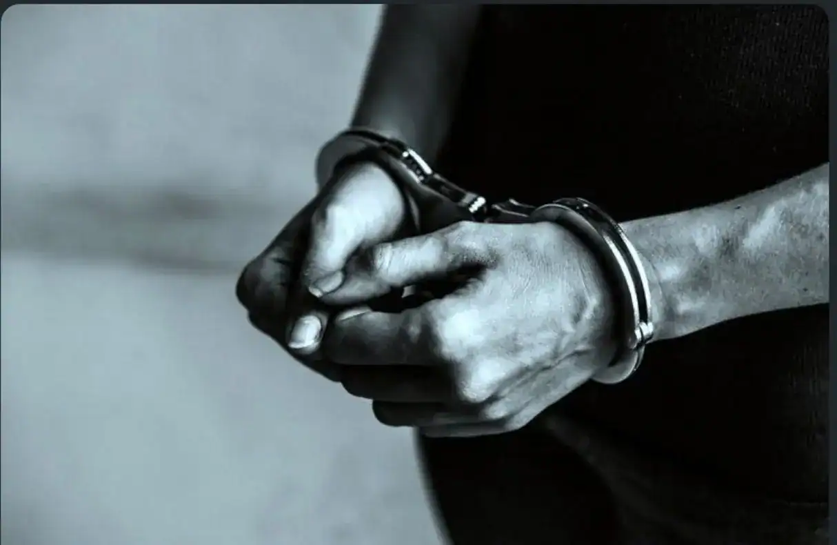 Agentes da Polícia Civil do Piauí em operação, representando as prisões por Lei Maria da Penha e homicídio.