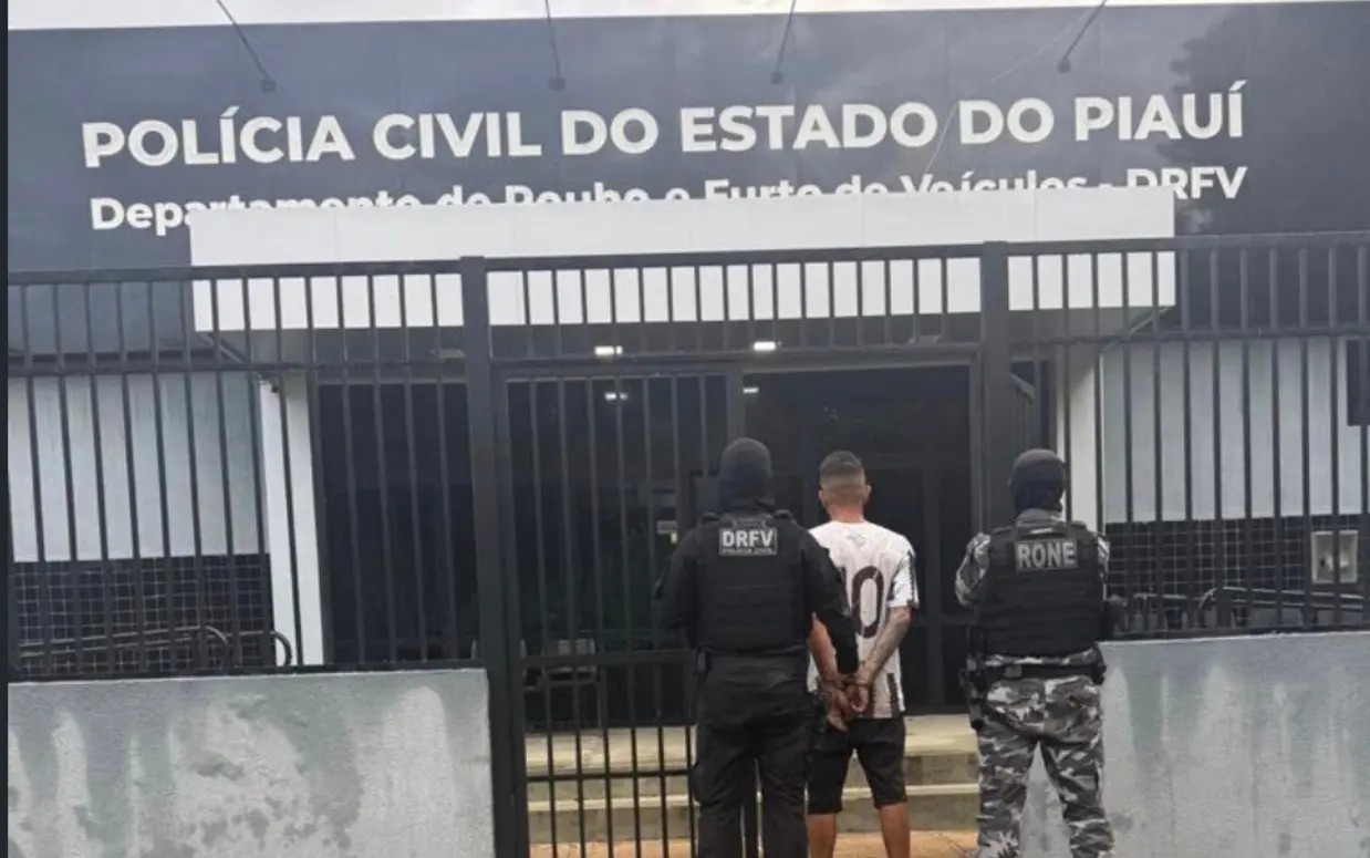 Policiais civis do Piauí prendem suspeitos em operação contra roubo e furto de veículos em Teresina.
