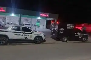Viaturas da Polícia Militar em Jaicós, Piauí, durante diligências de investigação de homicídio.