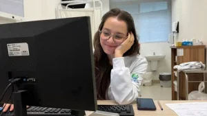 Foto da médica Julia Picinini Pelinson, 25 anos, que faleceu em colisão na BR-282 em Santa Catarina.