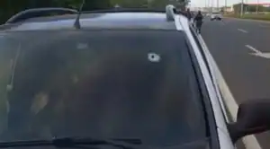 Logotipo do Tribunal Superior do Trabalho (TST) e dos Correios, simbolizando a decisão judicial sobre a greve e o reajuste salarial.