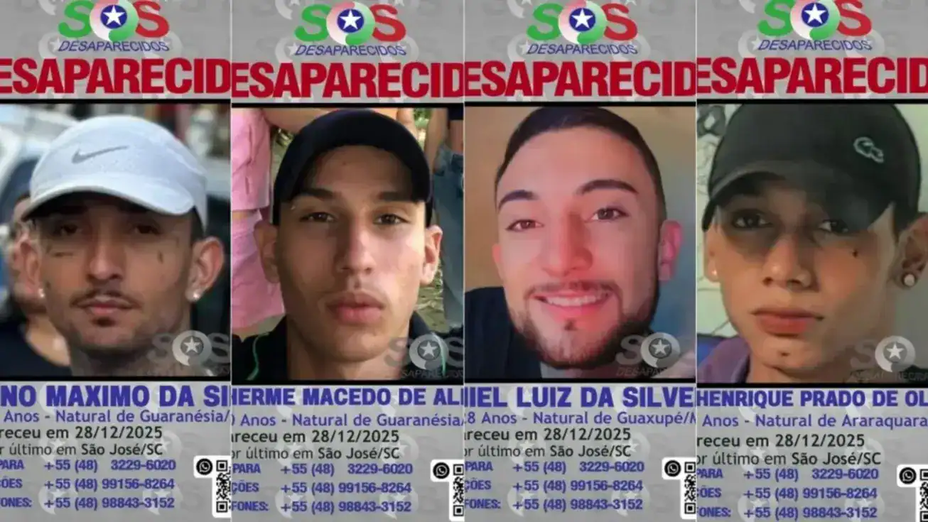 Foto dos quatro jovens mineiros desaparecidos em São José, Grande Florianópolis: Bruno Máximo da Silva, Daniel Luiz da Silveira, Guilherme Macedo de Almeida e Pedro Henrique Prado de Oliveira.