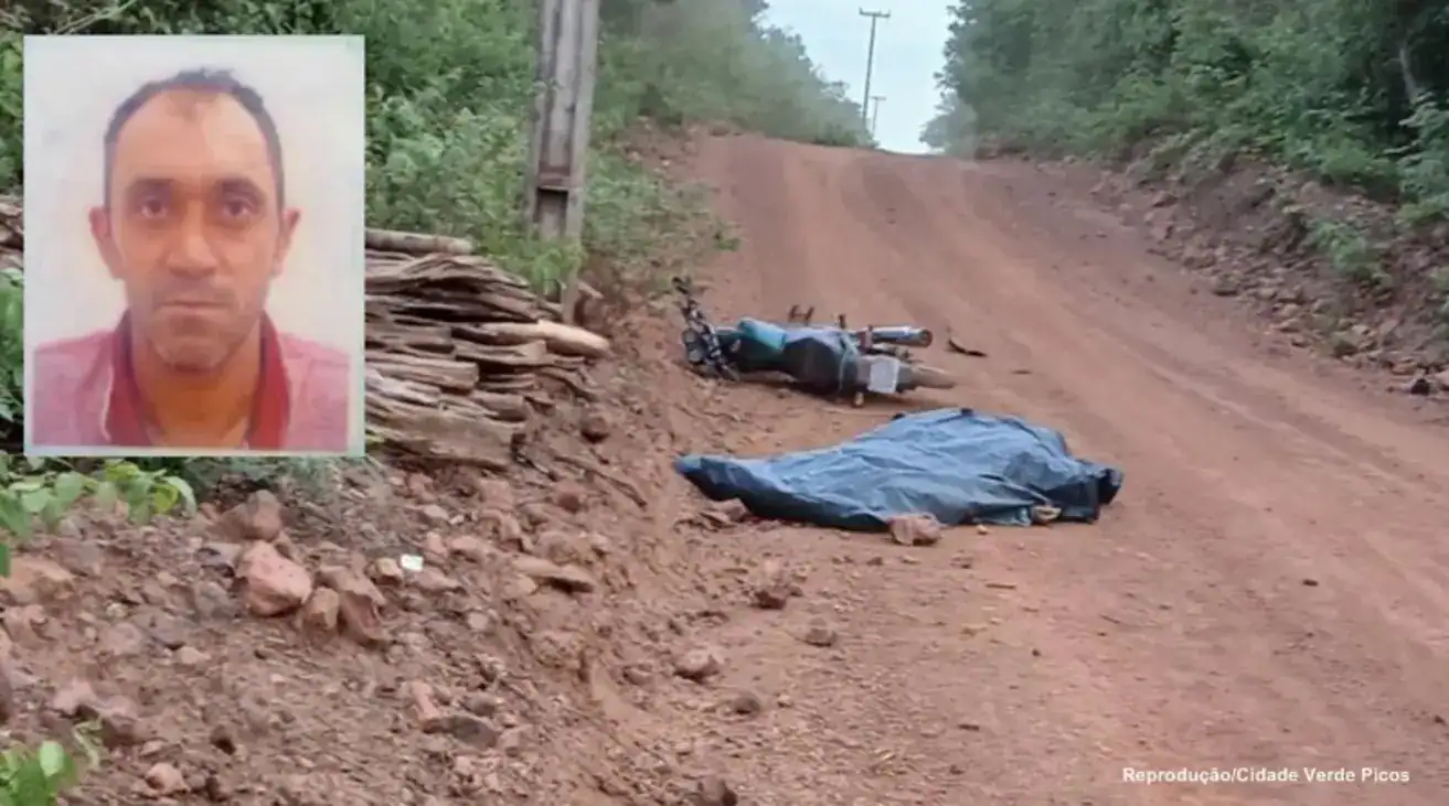 Motocicleta danificada em estrada vicinal, ilustrando acidente fatal no Piauí