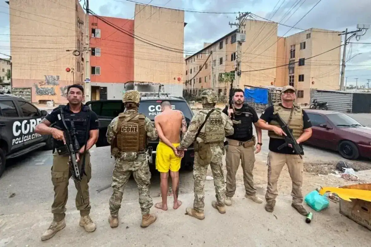 Policiais civis de Pernambuco e Ceará em ação conjunta prendem suspeitos de golpes online de venda de veículos em Fortaleza.