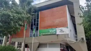 Edital do concurso Sesapi Piauí com informações sobre inscrições, mil vagas para níveis médio, técnico e superior, e salários.