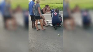 Socorrista da Eixo SP reanima Fernanda Cristina Policarpo na Rodovia SP-294 após atropelamento em Bauru.