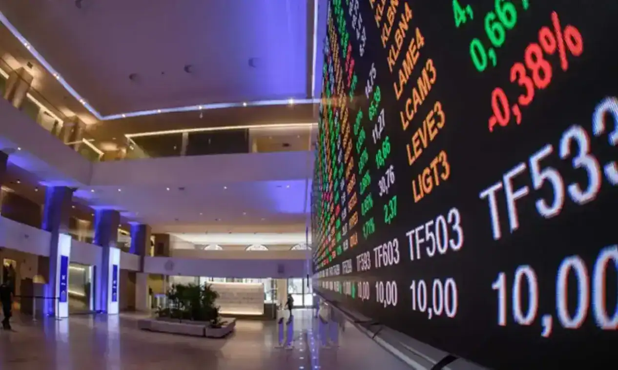 Gráfico financeiro exibindo a valorização do Ibovespa acima de 165 mil pontos e a cotação do dólar comercial em R$ 5,40.