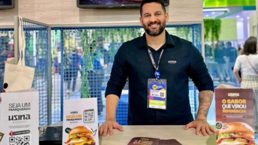 Sérgio, empreendedor e fundador da rede de hamburguerias Usina Burger, em uma de suas unidades no Rio de Janeiro.