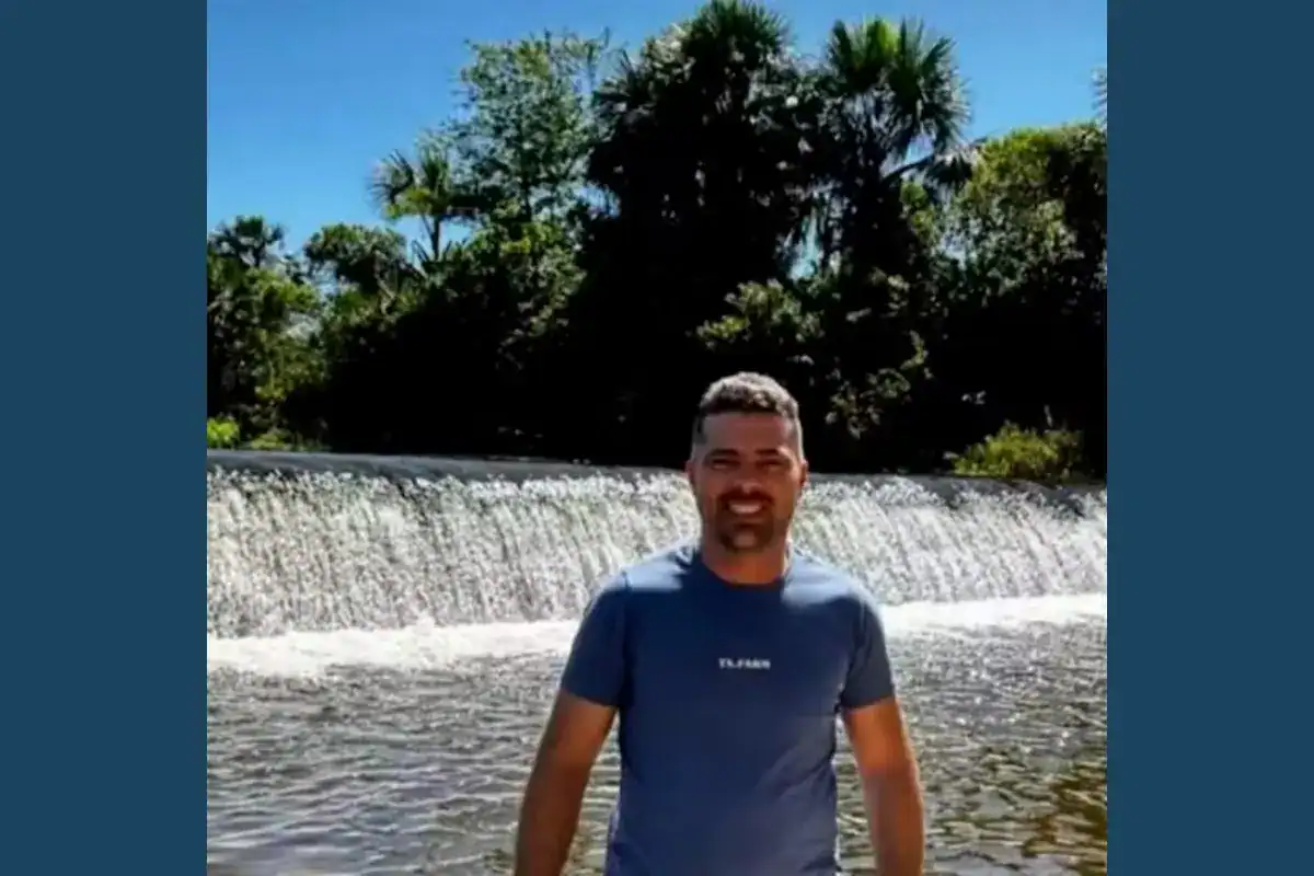 Policiais militares em operação de busca por Celi José Gomes, suspeito de matar ex-vereador Wesdras Barreira em Balsas, Maranhão.