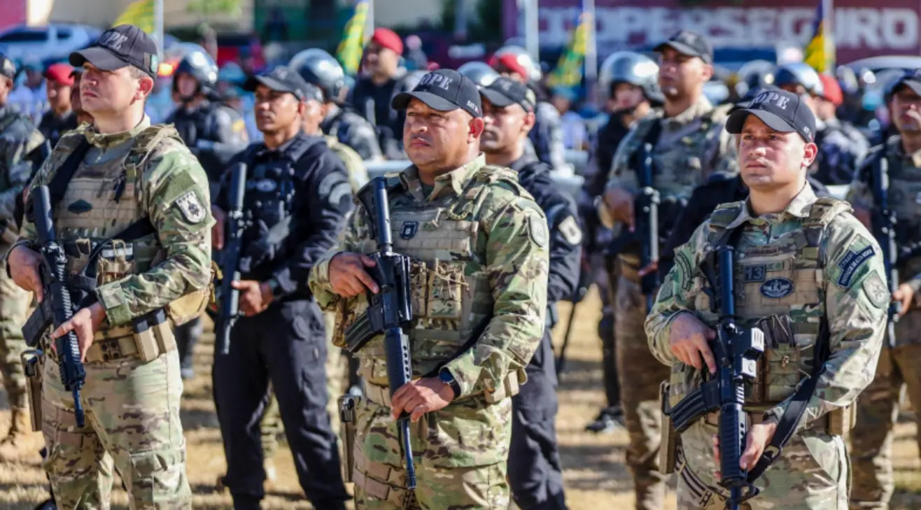 Piauí mobiliza 2.500 policiais militares para segurança do Carnaval 1 Policiais militares da PMPI em formação durante o lançamento das tropas para reforçar a segurança do Carnaval no Piauí.